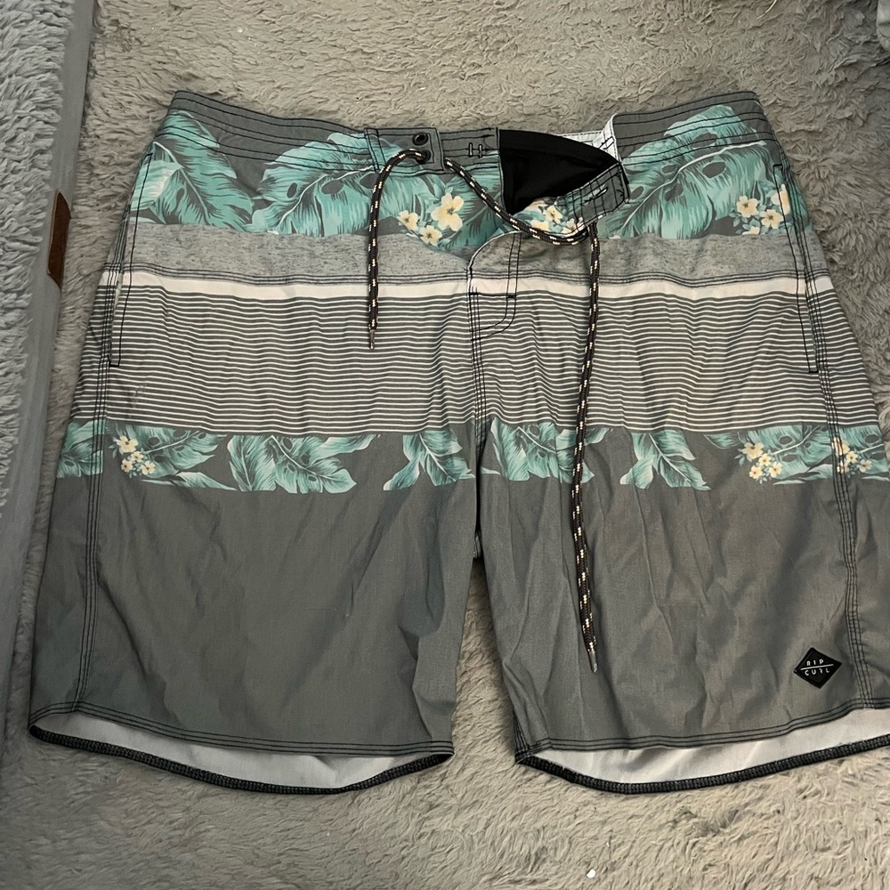 Men’s board shorts